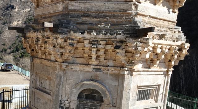 这座塔到底经历了什么为何成这个样子——河北张家口镇水塔