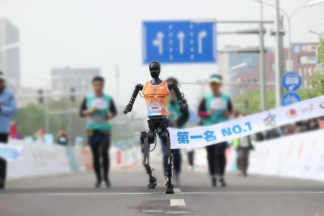 人形机器人市场，电池厂商看不上