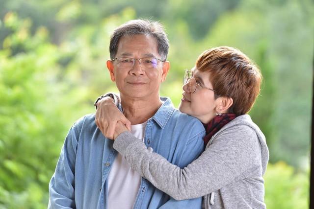 叔叔，我妈让你上去坐坐，8岁女孩对我说，她妈妈是单身女邻居