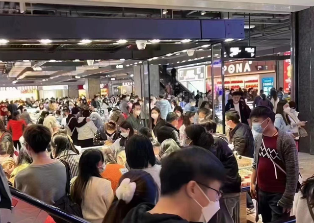 42家店狂揽188亿，老铺黄金的“反传统”奢侈之道