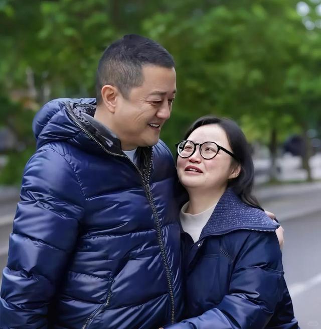 李亚鹏事件再升级！房东助理揭内情，暗指忘恩负义	，当地居民发声