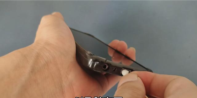 手机充不进电，充电慢怎么办师傅教你一招， 不花钱就能解决