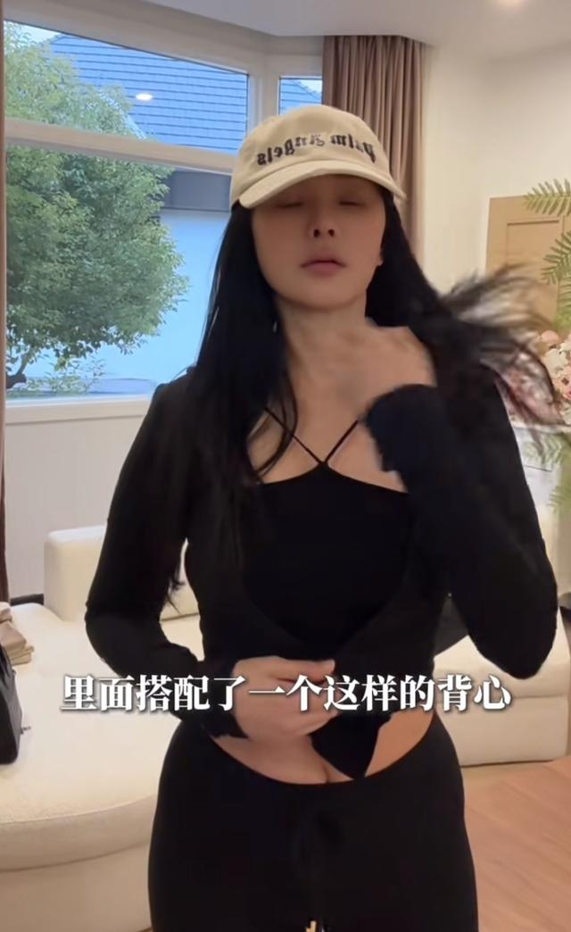 伊能静晒上海豪宅，中年发福大肚子110斤 吊带配紧身裤风格随恩利