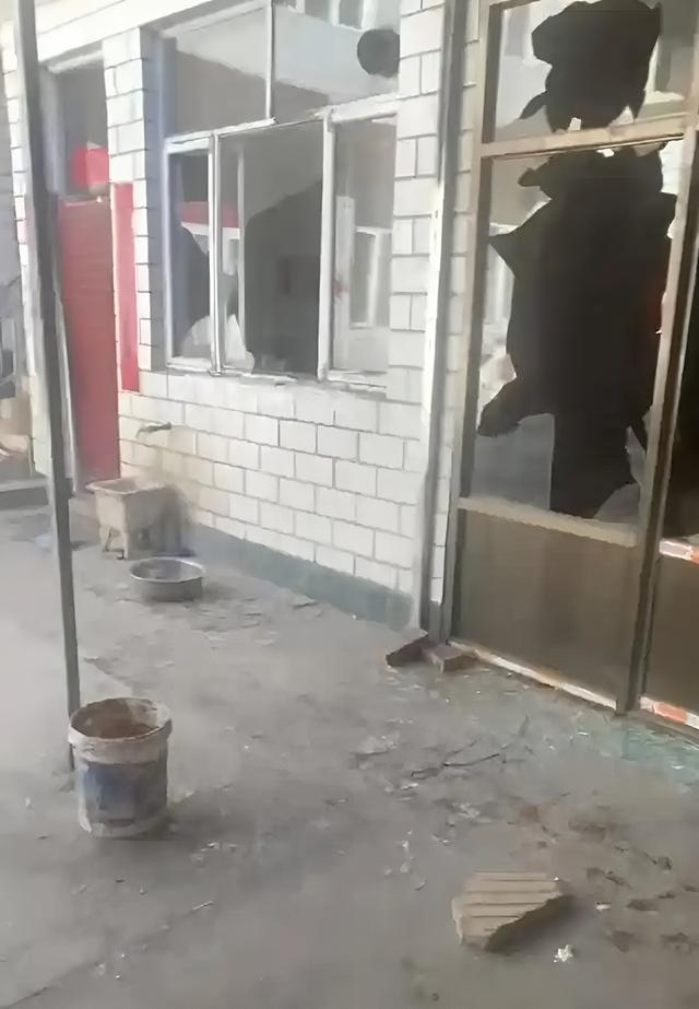 山西男子反杀案，律师一句话问懵法官：天黑后	，你还敢去现场吗