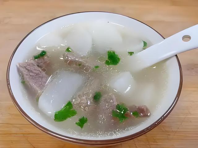秋喝汤，胜药方！建议秋天多喝这三碗汤，润肺清火，秋冬少生病！