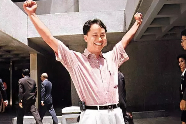 2909亿身价有何用？97岁的李嘉诚无力回天，两个60岁儿子已成心病