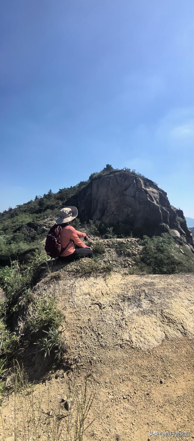 苏州大焦山不高的山峰却走出惊险之感，拍出了大片之作