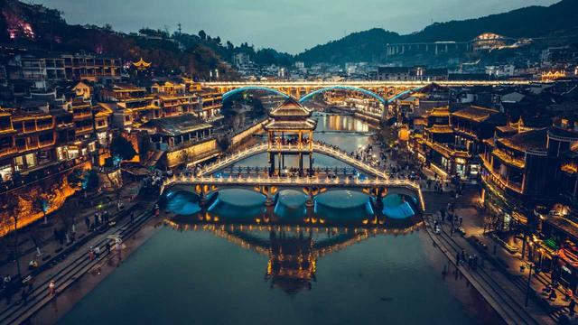 想玩点不一样，这个冬天，让我们去湘西过大年！