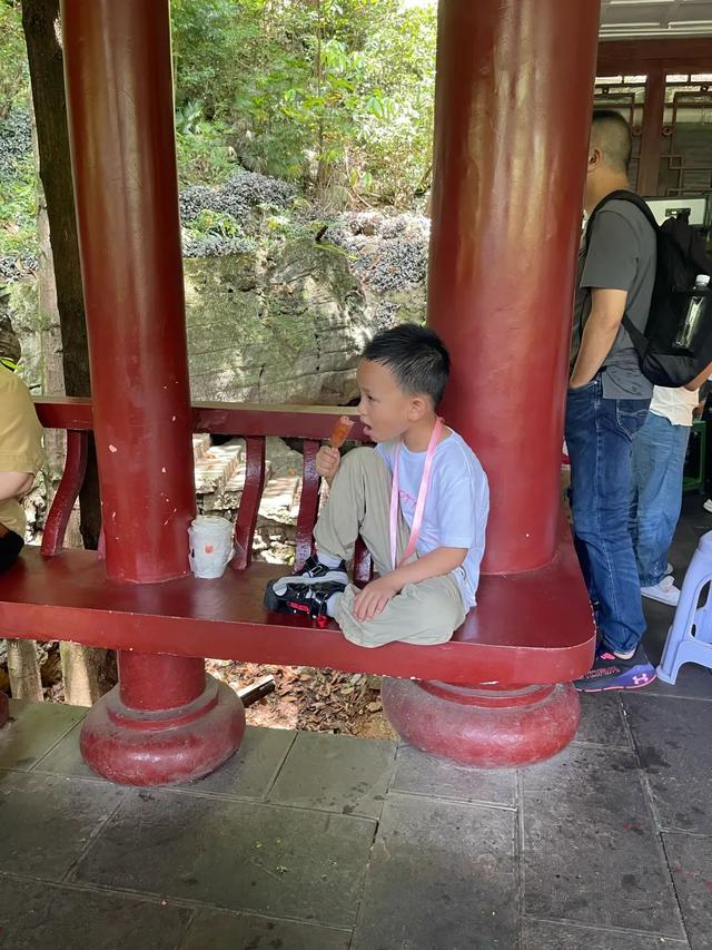 笑不活了！暑假别带小孩去旅行，看似度假实则渡劫！