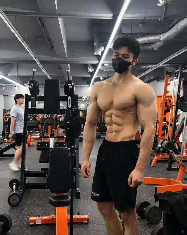 健身博主下海做人体肌肉咖啡这八块腹肌可遇不可求视觉效果很震撼
