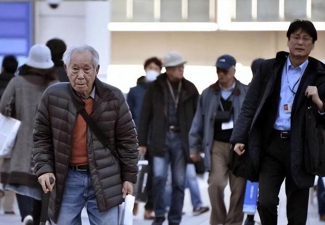 中国将迎人口死亡高峰！22年1041万，23年1100万，去年死亡多少？