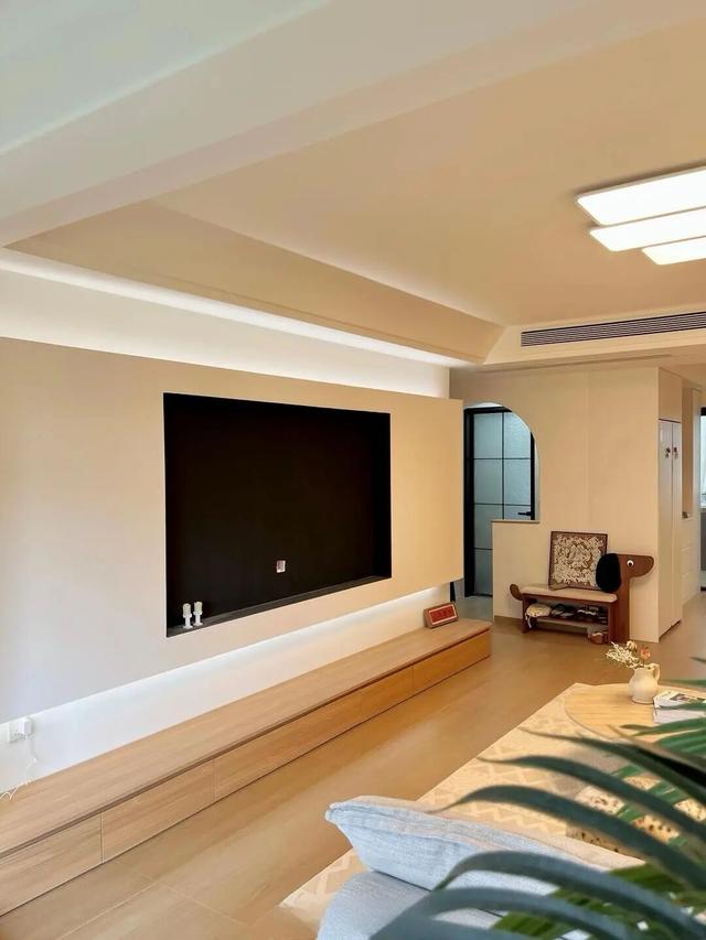 今明两年	，买房认准7个字：“买旧	”	、“买大”，“不买三”