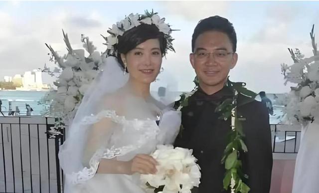 前央视主持人郎永淳，知法犯法沦为阶下囚，今54岁发福衰老变化大