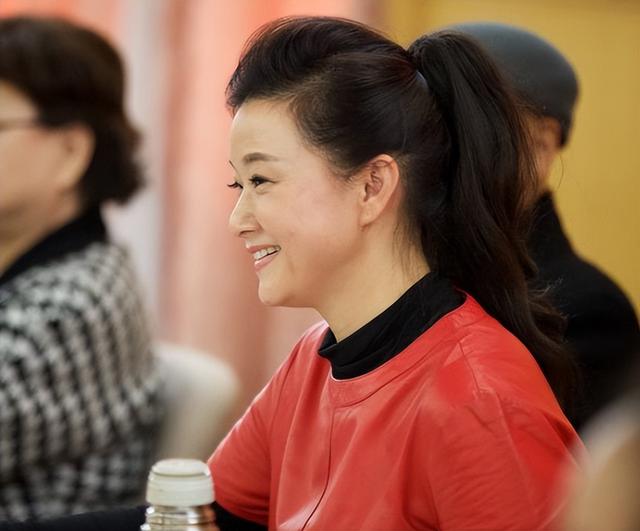 宋祖英和老友在北京观看京剧《穆桂英挂帅》