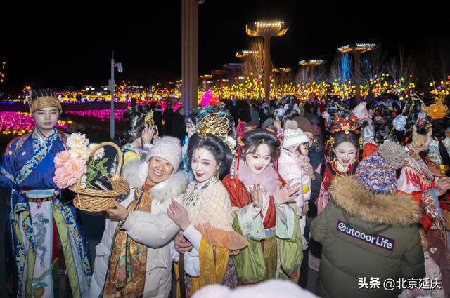 世园“天宫灯会”闪耀延庆