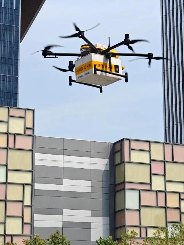 该淘汰的为何留下？老君山仍用挑山工，给技术进步打个“补丁”