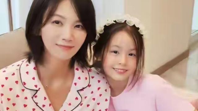 与陈思诚恋爱，和富豪老公闪婚闪离，41岁独自抚养女儿的她成赢家
