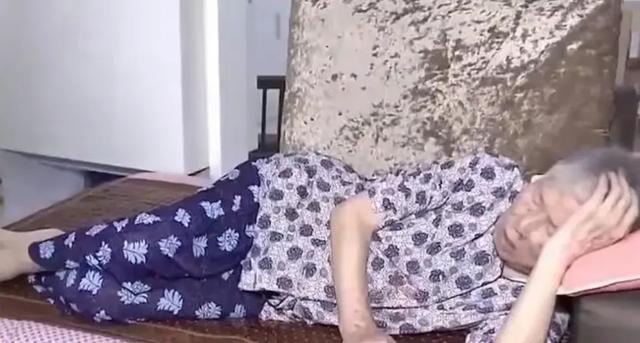 湖南一女子因长得太漂亮，55岁没上过一天班，颜值曝光后网友感慨