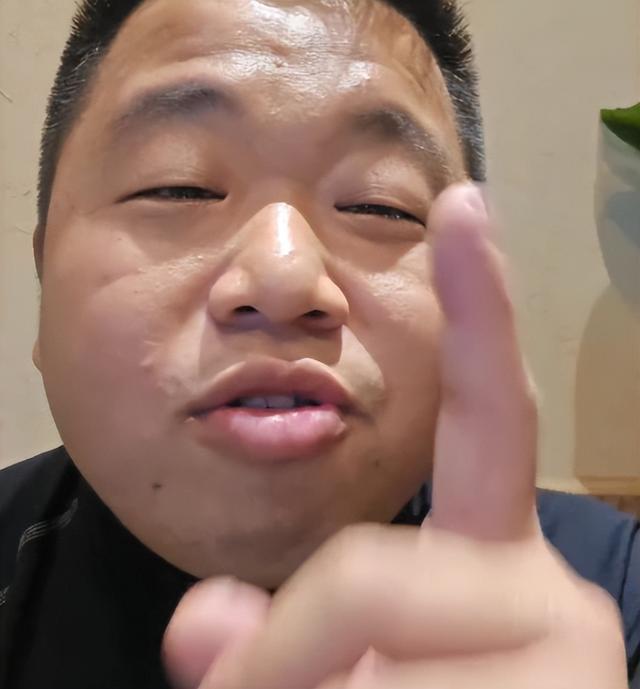 祸从口出！千万网红蓝战非被全平台封禁，自爆年入9位数都是小事