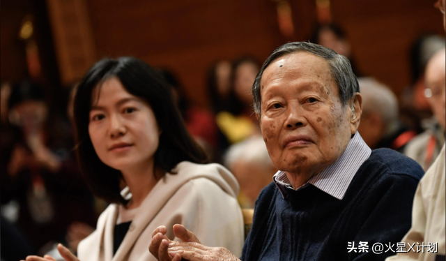 杨振宁告别仪式上，49岁翁帆近照曝光，原来杜致礼亲妹真的没说错