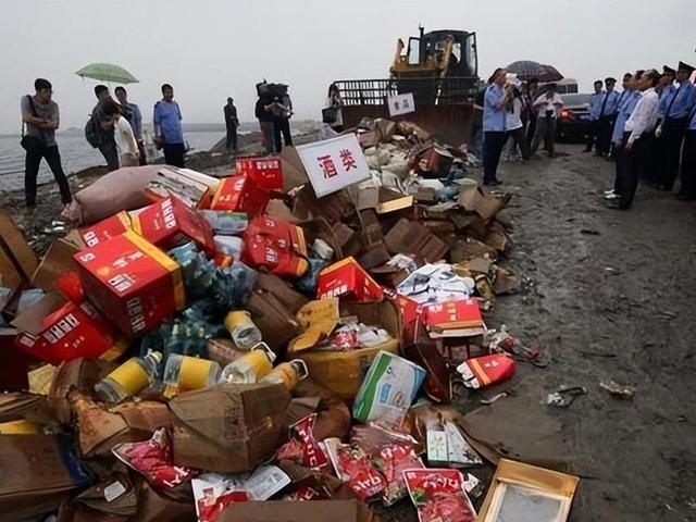 几乎全都假货，利润高达2400%，为啥消费者还前赴后继争抢购买？