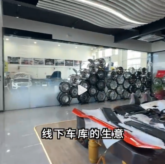 离婚仅1个月再看猴哥与前妻，一个急找下家，一个证实痞幼没说错