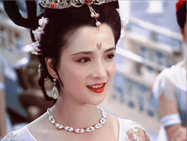 何晴离世不到72小时	，入殓师曝光告别仪式内幕，恶心的事发生了