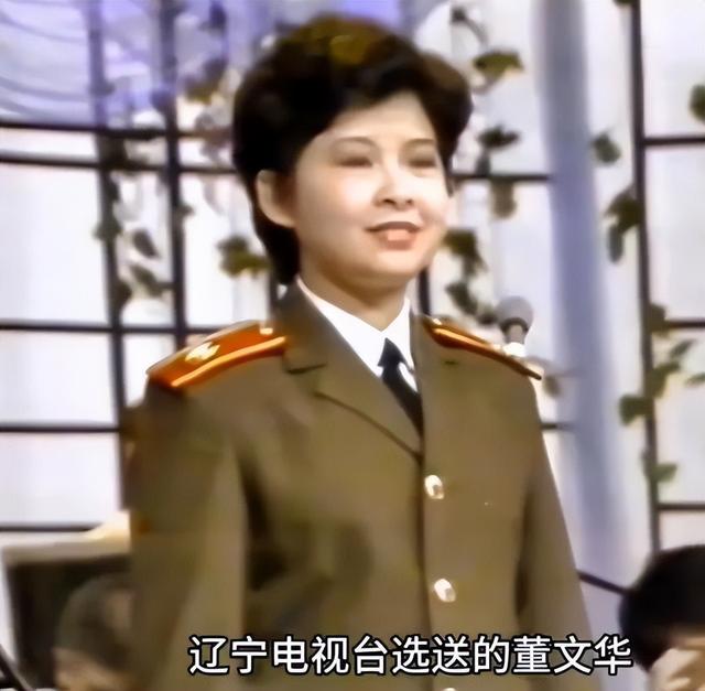 62岁毛阿敏与63岁董文华罕见同框！一个豪门守寡，一个风采依旧
