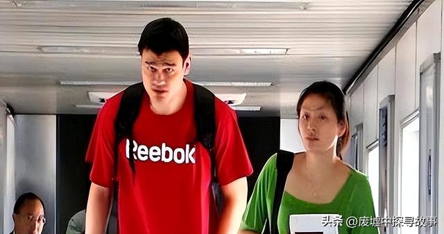 44岁姚明也没有想到！15岁身高近2米的女儿已开始为他争光