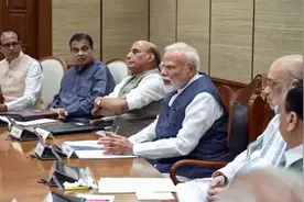 莫迪疯狂了，印军袭击巴第二大城市，印度海军也下场，我国回应图片