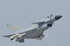 歼-10B和歼-10A最大的区别其实就是进气口！和歼-10C不大好区分！图片