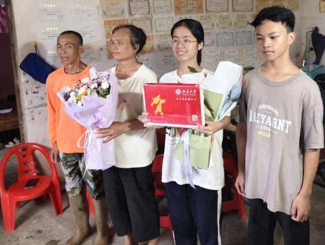 恶心的一幕出现了! 679分寒门贵子考上国防科技大学，却遭无端质疑