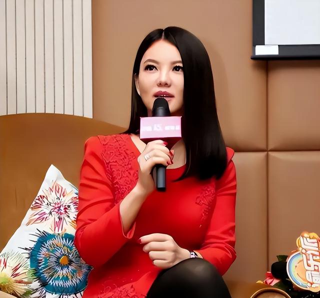 全网封禁仅7天	，李湘"私生活"被扒，原来她从不像表面那么简单