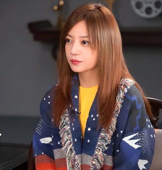 胃癌传闻澄清才半年，49岁赵薇再迎坏消息，连累的何止闺蜜李湘！