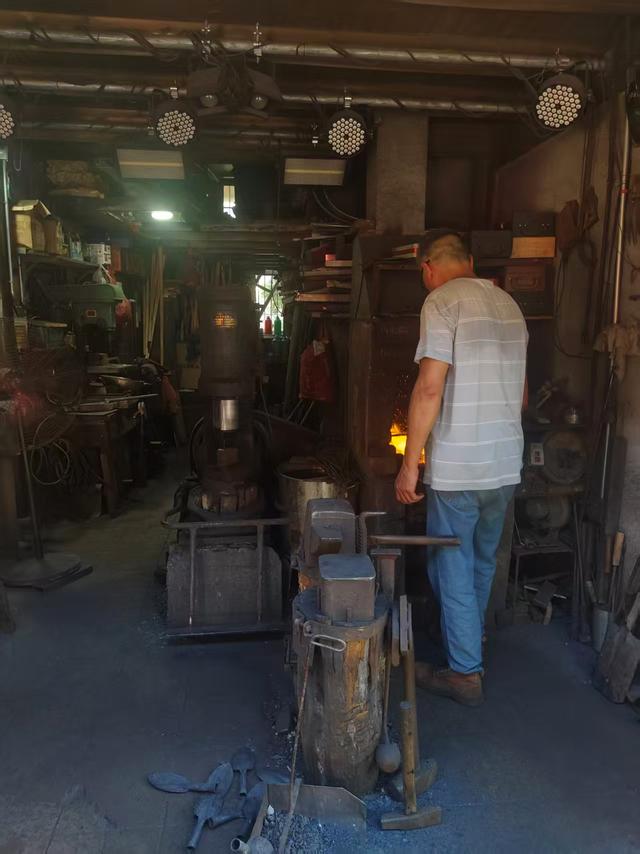 松阳不止有老村落，还有可以躺平、喝茶、吹风的老街