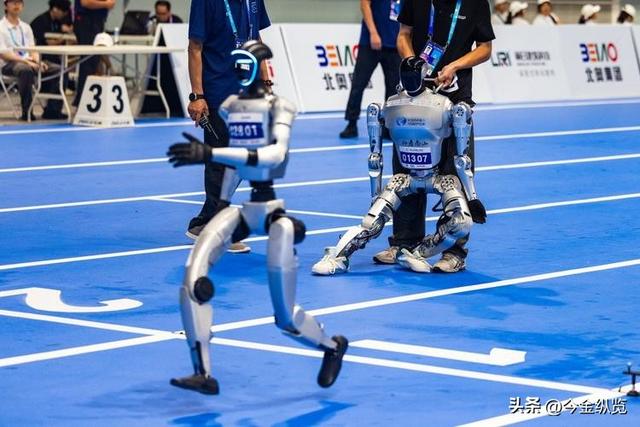 一落千丈！人形机器人订单35亿，交付不足千台，尴尬生意谁买单？