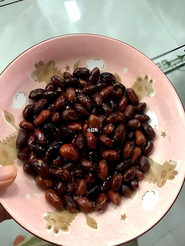 我公公有退休金，在家牛皮哄哄，我过门后炒几个菜，他一口都没吃