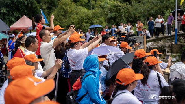 踏进避暑胜地 畅游山水龙滩——镇宁县龙滩村民族文化旅游活动纪实
