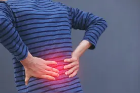 平时腰没问题，但一干活就腰疼？这多半与3种疾病有关，并非假装图片