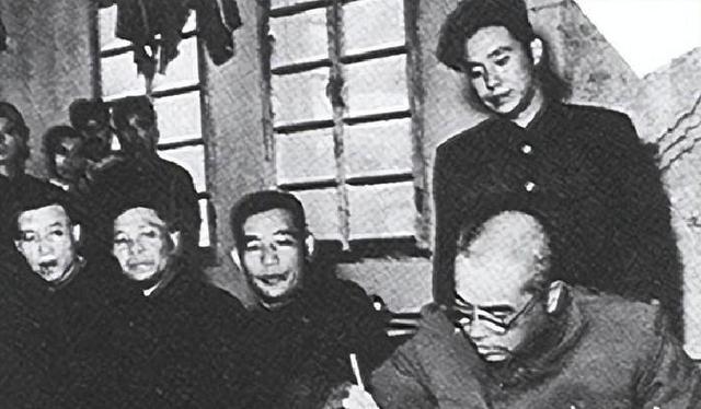 51年曾泽生从朝鲜回国，见过主席之后回家吩咐妻子：北京不能待了