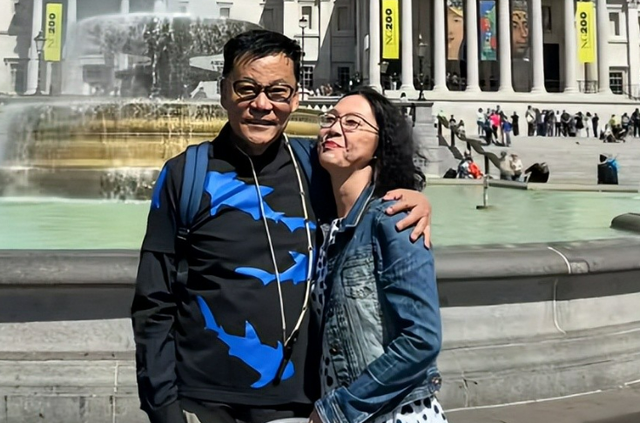 李国庆再婚，网友夸赞：三观正，前妻曝光他的丑闻，看来能洗白了