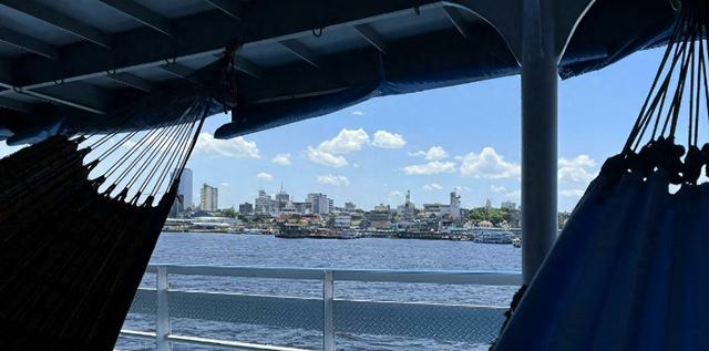 挤爆了！亚马逊河船吊床间距仅30厘米，像水上“拼床大巴”