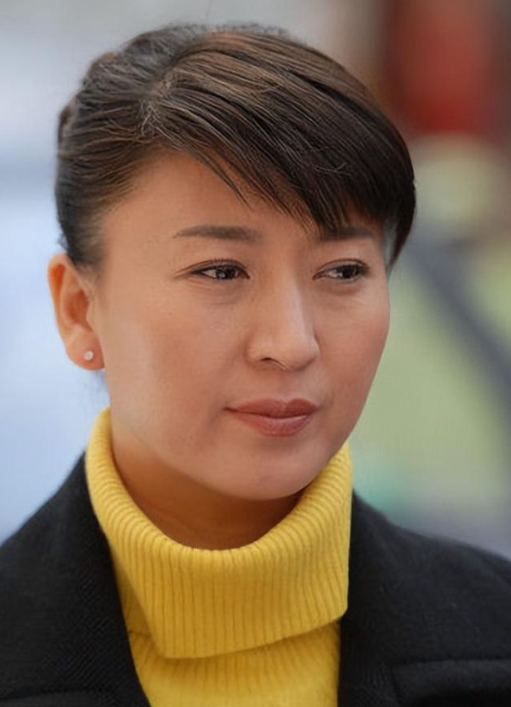 哭穷风波不到一个月	，闫学晶祸水再起，倒霉的3个男人是冰山一角