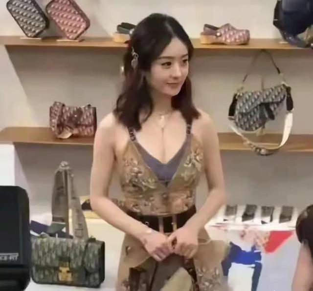 天呐!我第一次看到赵丽颖穿这么性感!皮肤好白 身材简直好到犯规