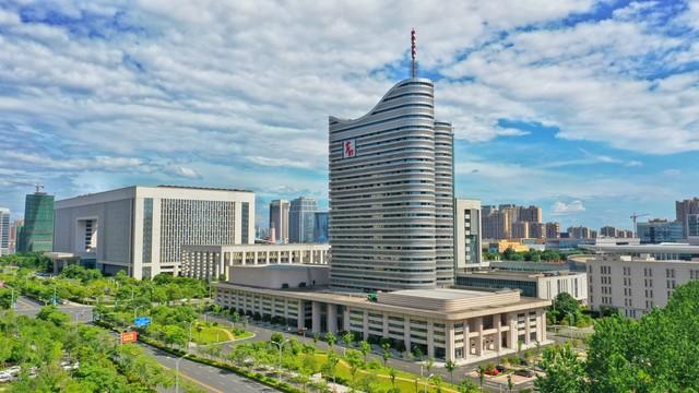 58岁阿努廷的“三重身份”：华裔、飞行员、泰国新掌舵人