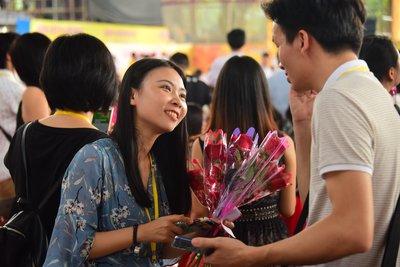 结婚背百万债	，夫妻AA成趋势，难怪都不结婚，这些原因压倒很多人