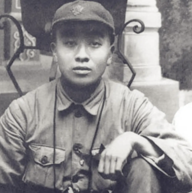 75年，谭政已入狱8年，毛主席突然问道：那个谭政哪里去了