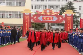 南阳市第三中学举行2024届中考百日冲刺誓师大会图片