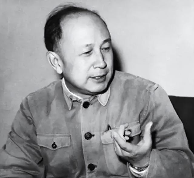 1958年苏联卫星脱轨，预计坠落中国，钱学森凭一道火光算出坠毁点