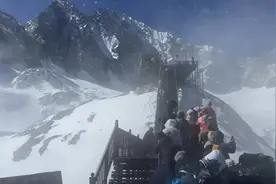 玉龙雪山索道停运多名游客被困山顶？景区回应！图片